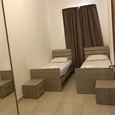 Don Mikiel Rua 2 * סליאמה