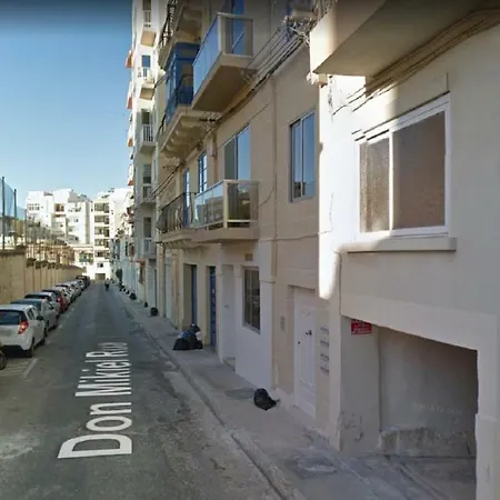 Don Mikiel Rua 2 * סליאמה
